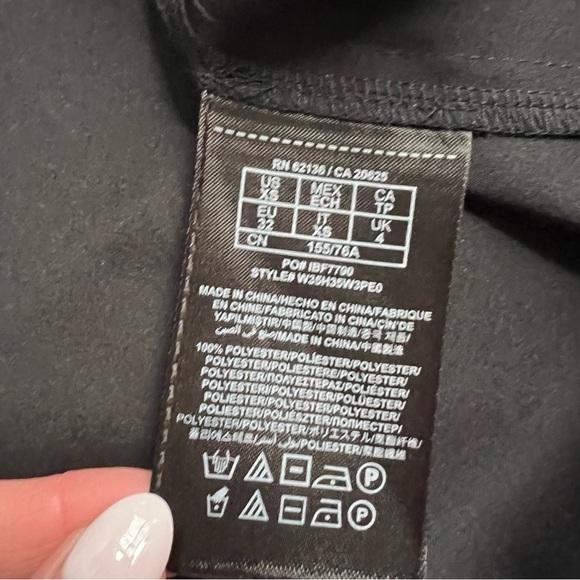 GUESS BLACK SILK TANK TOP FLOWY BLOUSE WITH V NECK AND HALTER TOP SIZE XS - Picture 4 of 6